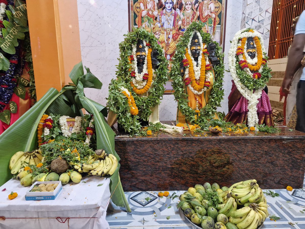 rudrakshavidit's tweet photo. On the occasion of Guru Purnima, I got the opportunity to have divine darshan of Lord Shiva, Ram, Hanuman and other deities in varanasi.  🕉🙏📿 https://t.co/giSO9pcdcq