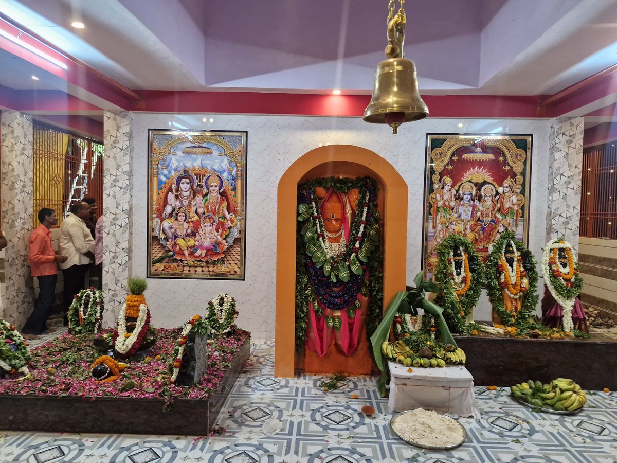 rudrakshavidit's tweet photo. On the occasion of Guru Purnima, I got the opportunity to have divine darshan of Lord Shiva, Ram, Hanuman and other deities in varanasi.  🕉🙏📿 https://t.co/giSO9pcdcq