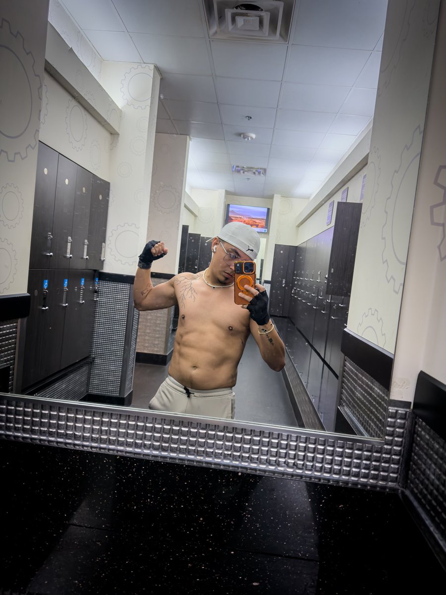 Mmjd94's tweet photo. #gym #boy #men https://t.co/aXC7f8GBty