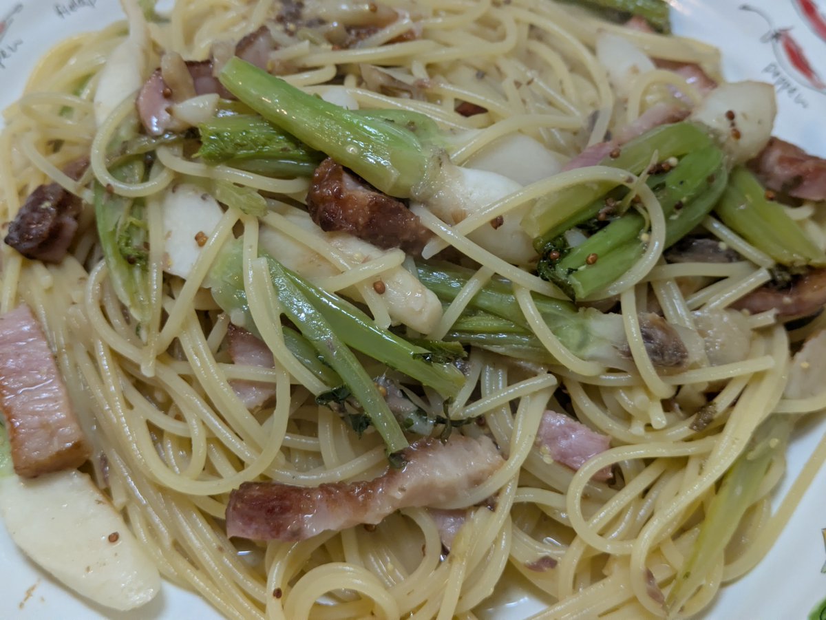 RockandrollmanZ's tweet photo. 葉大根と厚切りベーコンのパスタ
バーニャカウダソース
(⁠๑⁠•⁠﹏⁠•⁠)🍺
#おうちごはん
#酔いどれ俺の手酌道 https://t.co/vpg5ab2JLd