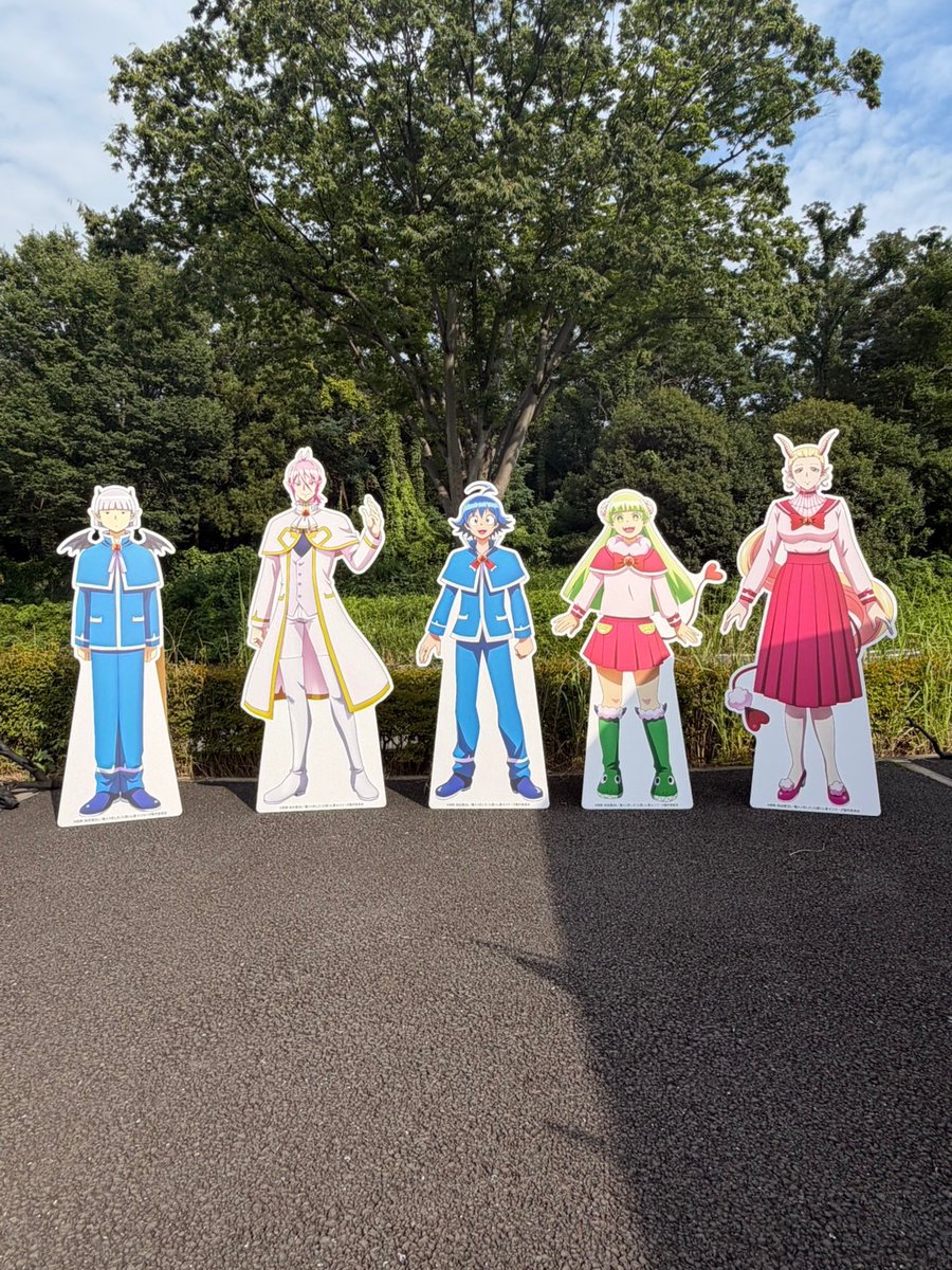 Iruma_kanko's tweet photo. #入間市駅前横丁 Summer 2026会場内に入間くんたちが登場！！アニメ「魔入りました！入間くん」のキャラクター等身大パネルと、タペストリーを設置中😈💜よーく見るとモフエゴ先生も、、？ 夏の夕べを楽しみながら、記念撮影もお楽しみください☆彡
#入間くん #デビデビ周遊大作戦 https://t.co/IofvVzAKjL