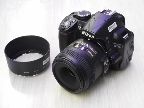 topcamera_digi's tweet photo. トップカメラ大須店です。

Nikon  D3100 ボディ
中古 AB- ランク　12,800円（税込）

AF-S DX Micro NIKKOR 40mm f/2.8G
中古 AB+ ランク　17,800円（税込） https://t.co/Z2tebSG1EF