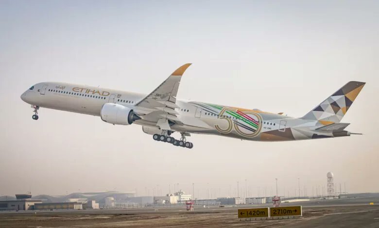 ANARwandaNews's tweet photo. ✈️ #Etihad, #Emirates, #QatarAirways ... qui deviendra le hub incontournable entre l’#Afrique, le #Golfe et l’#Asie ?
Notre analyse dans notre rubrique Afrique-#MoyenOrient sur #ANA
👉 https://t.co/Q2cIWomQTr
❤️ Likez, commentez et partagez cette analyse avec votre réseau ! https://t.co/hjWYVvUFRc