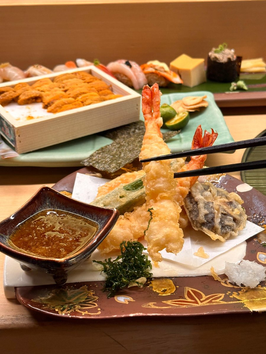 Noelle_hus's tweet photo. The freshly fried tempura shrimp has a batter so crispy you can hear the crunch while the inside remains sweet, succulent and springy to the bite😆😆 https://t.co/f3rb3By54n