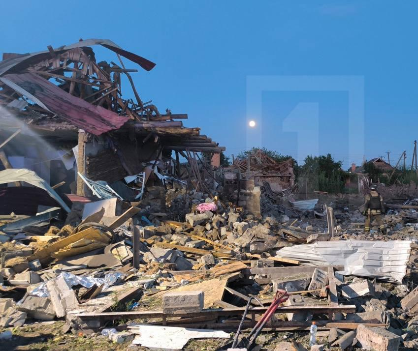 jurgen_nauditt's tweet photo. The Russians are deliberately killing children.

Nothing but ruins: In Radushne, near Kryvyi Rih, a Russian Zircon missile struck two residential buildings.

Two children were rescued from one of the buildings; in the other, two children and three adults lost their lives. There may still be people trapped under the rubble.