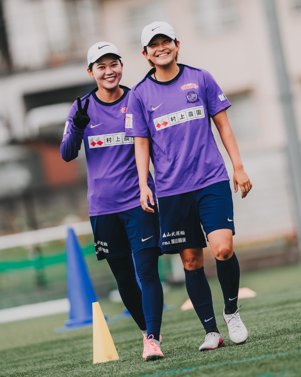sanfrecceREGINA's tweet photo. 𝐒𝐦𝐢𝐥𝐞𝐬 𝐓𝐡𝐫𝐨𝐮𝐠𝐡 𝐓𝐡𝐞 𝐇𝐞𝐚𝐭☀️💜

厳しい暑さの中でも、ピッチには溢れる笑顔と活気✨
開幕に向けて、日々質の高いトレーニングを積み重ねています。

#サンフレッチェ広島レジーナ #ONEVIOLET https://t.co/0HS7z9GCg6