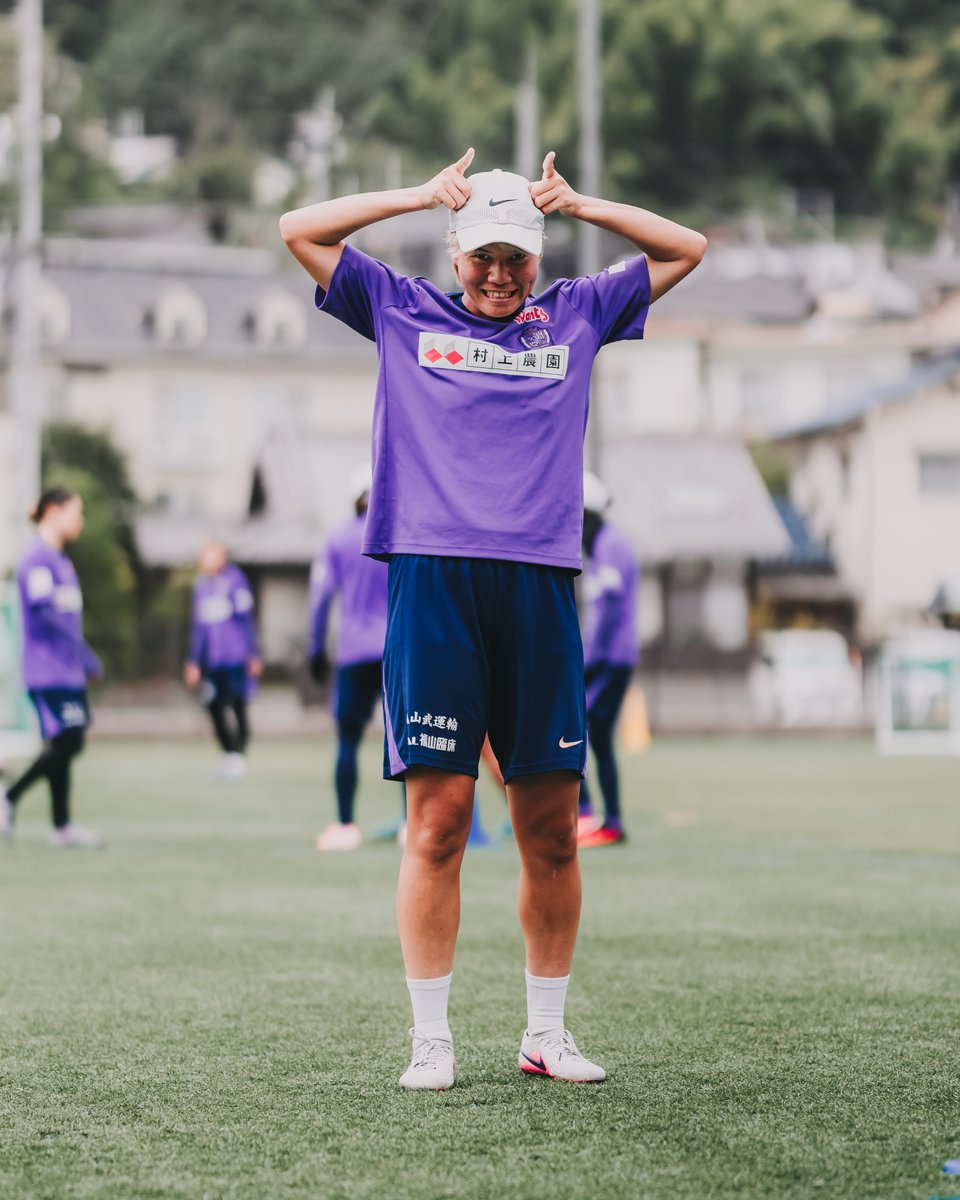 sanfrecceREGINA's tweet photo. 𝐒𝐦𝐢𝐥𝐞𝐬 𝐓𝐡𝐫𝐨𝐮𝐠𝐡 𝐓𝐡𝐞 𝐇𝐞𝐚𝐭☀️💜

厳しい暑さの中でも、ピッチには溢れる笑顔と活気✨
開幕に向けて、日々質の高いトレーニングを積み重ねています。

#サンフレッチェ広島レジーナ #ONEVIOLET https://t.co/0HS7z9GCg6