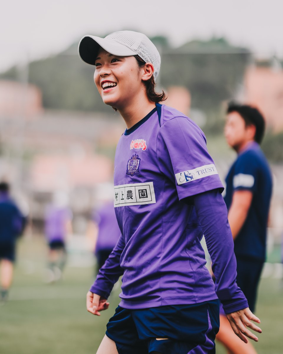 sanfrecceREGINA's tweet photo. 𝐒𝐦𝐢𝐥𝐞𝐬 𝐓𝐡𝐫𝐨𝐮𝐠𝐡 𝐓𝐡𝐞 𝐇𝐞𝐚𝐭☀️💜

厳しい暑さの中でも、ピッチには溢れる笑顔と活気✨
開幕に向けて、日々質の高いトレーニングを積み重ねています。

#サンフレッチェ広島レジーナ #ONEVIOLET https://t.co/0HS7z9GCg6