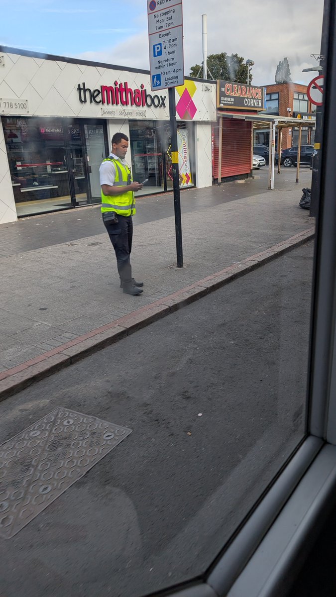 muddyfox95's tweet photo. @BhamCityCouncil @brumculture Dear BCC &amp; NSL Marstons, I like seeing these wardens in Sparkhill/ Springfeild BUT at 08:03 there is NOTHING for them to correct. The idiotic parking is prevelant from 15:00 through to 19:00 &amp; even more so on Sats. I don't see the logic at this time. https://t.co/sfK1lb5KCV