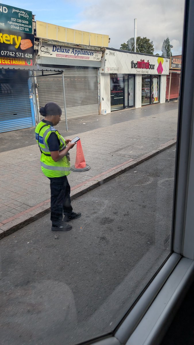 muddyfox95's tweet photo. @BhamCityCouncil @brumculture Dear BCC &amp; NSL Marstons, I like seeing these wardens in Sparkhill/ Springfeild BUT at 08:03 there is NOTHING for them to correct. The idiotic parking is prevelant from 15:00 through to 19:00 &amp; even more so on Sats. I don't see the logic at this time. https://t.co/sfK1lb5KCV