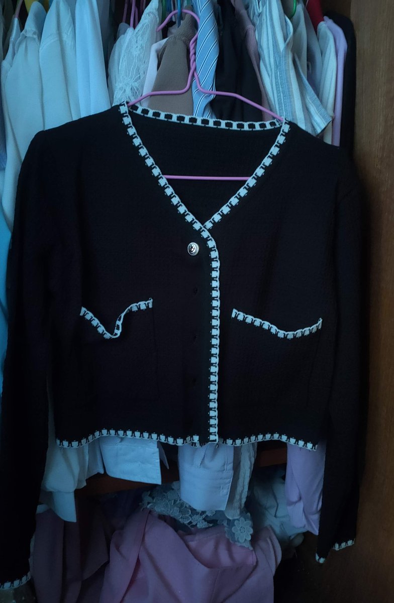 Deardear_a_'s tweet photo. 40 บาท #ส่งต่อเสื้อผ้า #โล๊ะตู้ https://t.co/gMN1PJgUwP