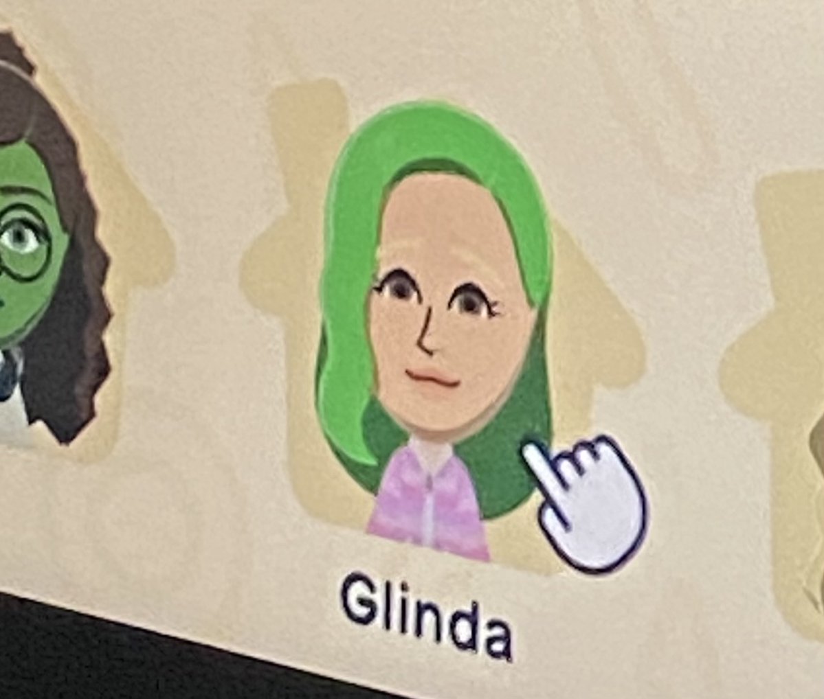 Iuvgwss's tweet photo. ??? I TOLD HER SHE COULD CHANGE HER HAIRSTYLE NOT DYE IT GREEN ??? https://t.co/u419f2zpgJ