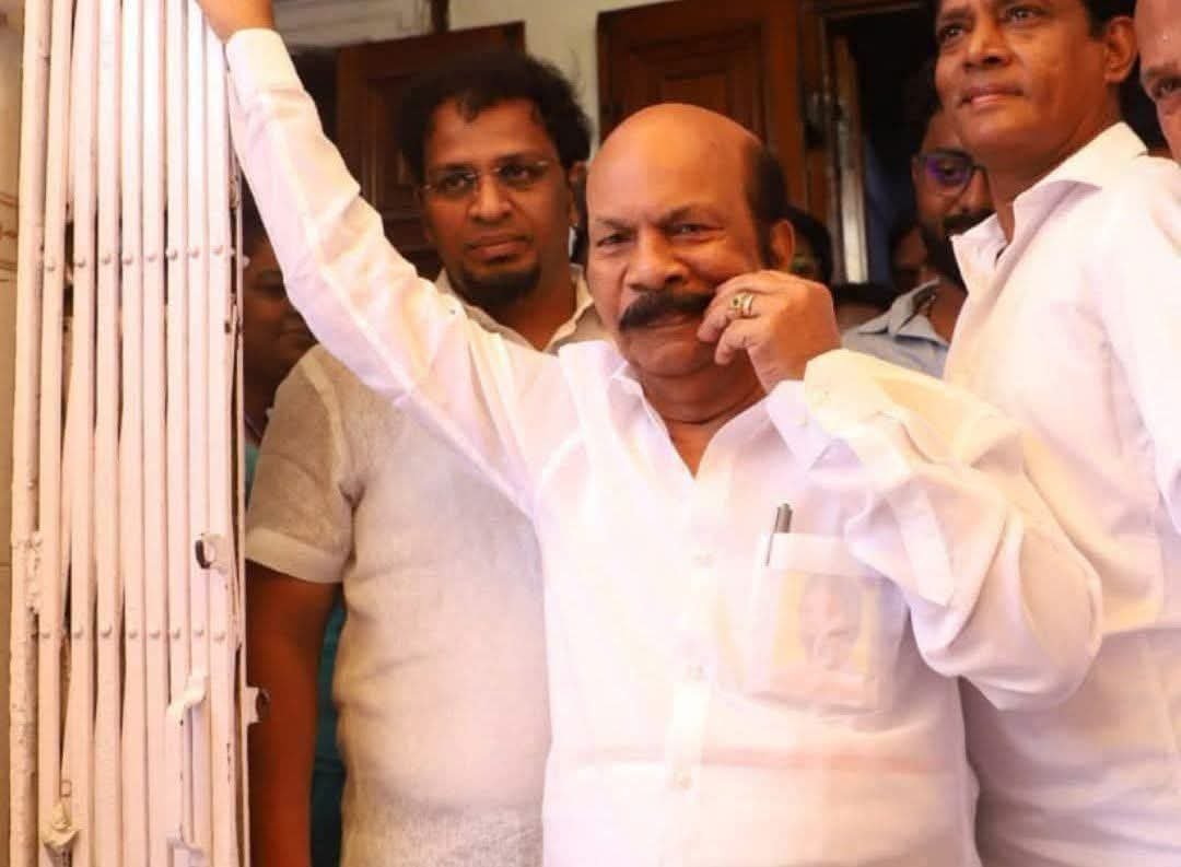 VinodhRavi4's tweet photo. கொளத்தூர் ரீ கவுண்டிங்,
முன்பை விட  30 ஓட்டு அதிக வித்தியாசத்தில் மு.க.ஸ்டாலின் #தோல்வி.! 😷 https://t.co/Q2JVmdDscD
