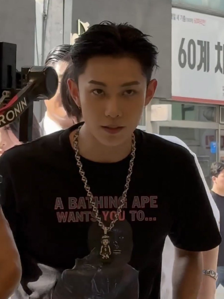 terjemahinRYUL's tweet photo. ⛓️🖤

#률 #RYUL #롱샷 #LNGSHOT https://t.co/oLty3tpEy8