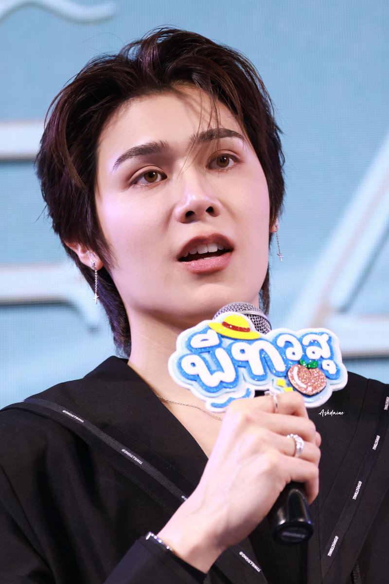 ashdmiao's tweet photo. Right in the centre 

PeatFansignHNL

#Peatwasu #Captainpeat 
#TimeForPeatDayByHNL https://t.co/FQiGt5Amvj