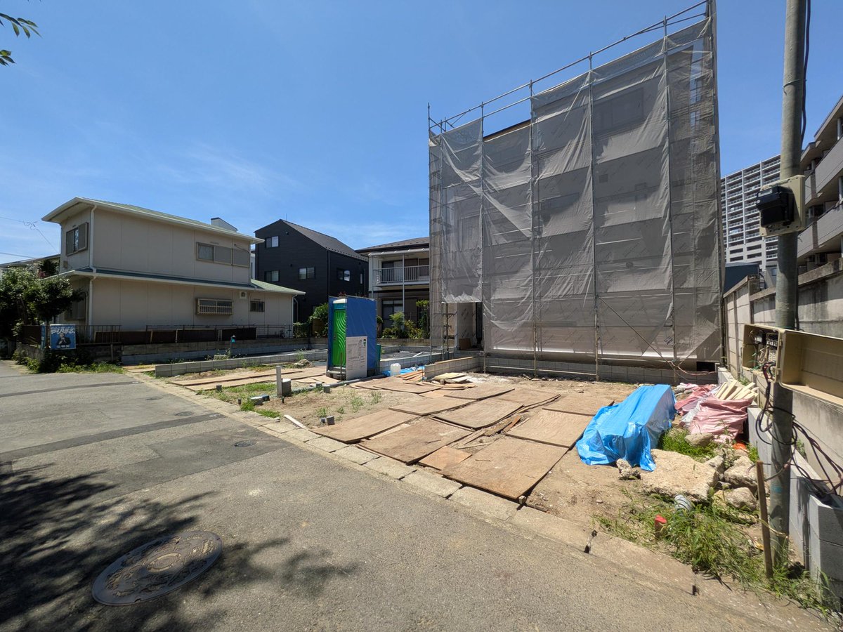 sumaihousing's tweet photo. 【ホームメイトタウン新井】
新築戸建価格：４９８０万円～(全４区画）
工事順調に進んでおります♪
＃市川市��＃東西線　＃総武線　＃行徳　＃浦安　＃南行徳
👇お住まい探しはこちらから👇
https://t.co/IfFEdI2zi0 https://t.co/3bNw6OxkV9