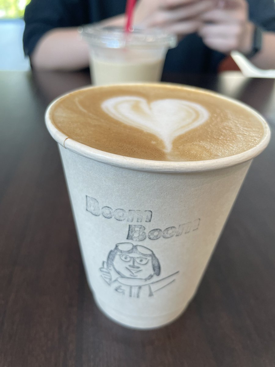 xMiic0x's tweet photo. 高校の同級生と月一ランチ🍽️
いつもよりちょっと遠出して気になってたカフェ行ってきたぜ☕️
ハンバーグランチ美味しかった🤤🫶

２件目のカフェはいつの間にか関学の近くに出来てた👀
バニラの香るコーヒーだったけどまた飲みたい好みの味😊 https://t.co/rO12Bwq5fN