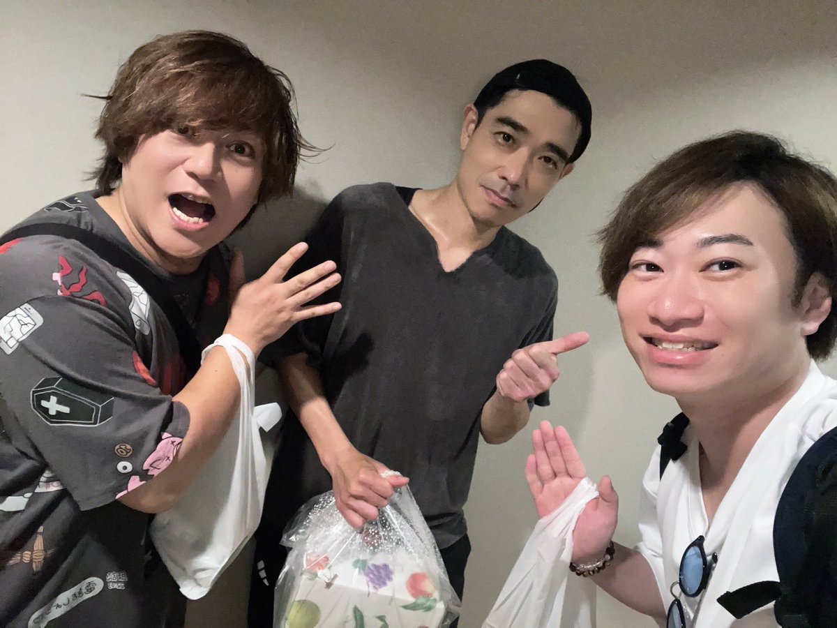 rikumidori's tweet photo. 「#チェンソーマン」
ザ・ステージ レゼ篇

一生と観劇⭐️ 
大さん観れてウキウキです💚
#SEPT で次会う日を楽しみに🎵
賢祐にも会えましたw

とても美しく素敵な演劇を観れ幸せでした。ありがとうございました💚

最後に甥っ子チェンソーマンを添えて（笑）自分で作ったそうですw

#チェンステ https://t.co/7dunw9yPWT
