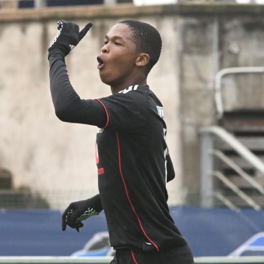 iDiskiTimes's tweet photo. 𝗡𝗘𝗪 𝗡𝗨𝗠𝗕𝗘𝗥 𝟯𝟴 ☠️

DDC graduate Mpho Padime takes over the number 38 shirt at Orlando Pirates after the departure of Relebohile Mofokeng. https://t.co/tVZII4bEpq