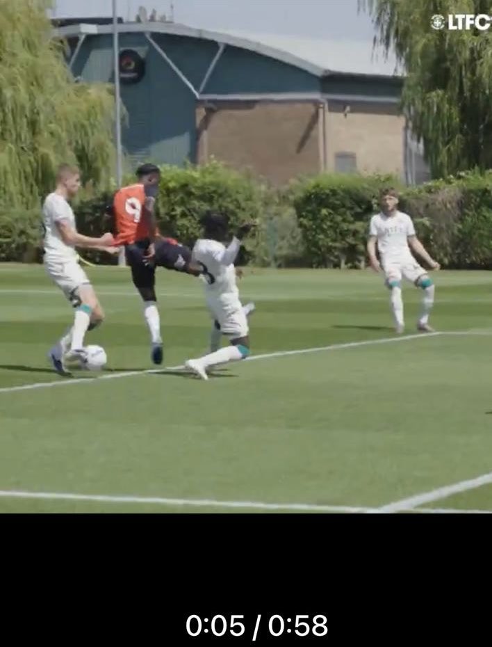 dublinhatter's tweet photo. I want Cole to score as much as anyone but having slowed the footage down from yesterday , I sadly think he’s still waiting …… https://t.co/81sGv3E4hi