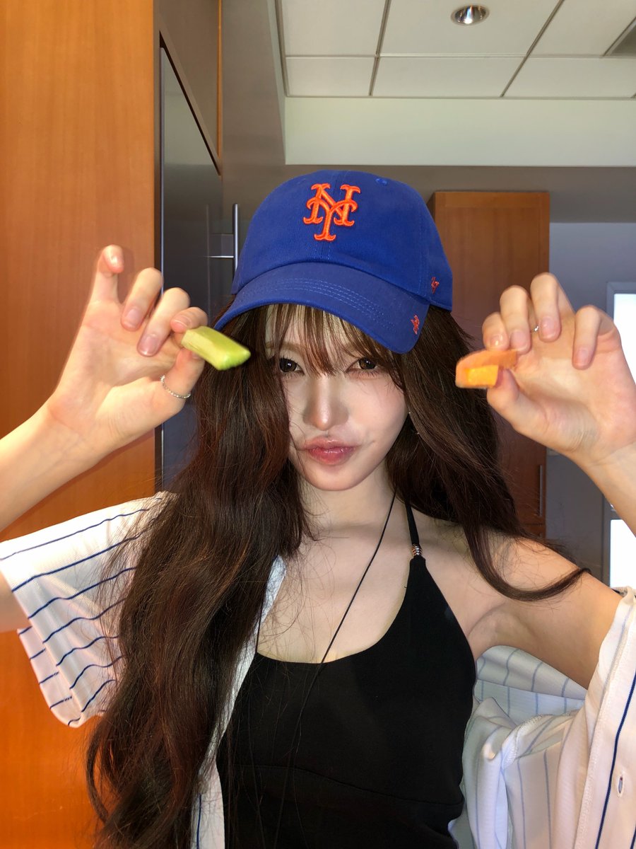 ivepics_'s tweet photo. liz instagram update https://t.co/5OXI9qOuD2