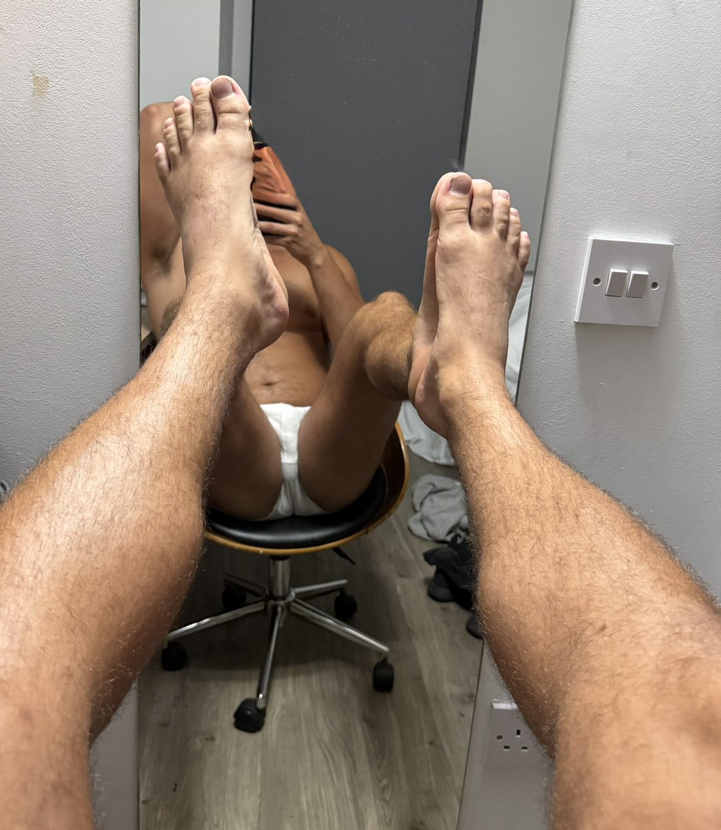 MasterTylerXXX's tweet photo. You don’t need to cum, you just need to keep stroking to me, my feet, porn… my throne… sending…. https://t.co/kgJNi0ac47