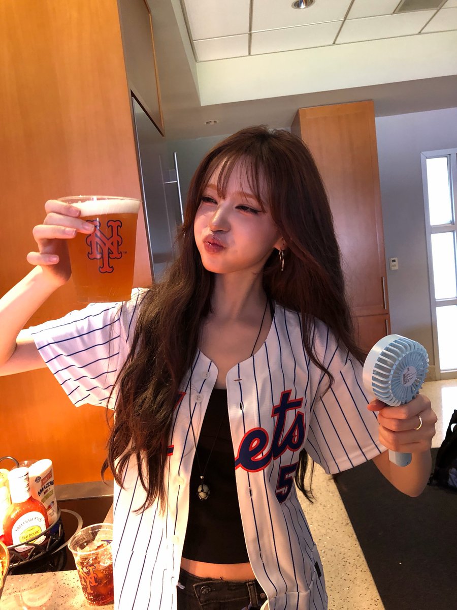 ivepics_'s tweet photo. liz instagram update https://t.co/AvNTI8SJZk