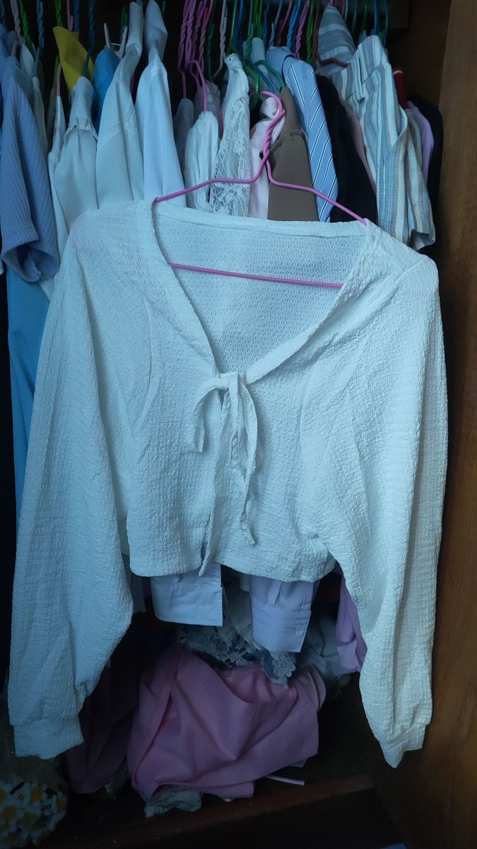 Deardear_a_'s tweet photo. 40 บาท #ส่งต่อเสื้อผ้า #โล๊ะตู้ https://t.co/0aU6XMxU1K