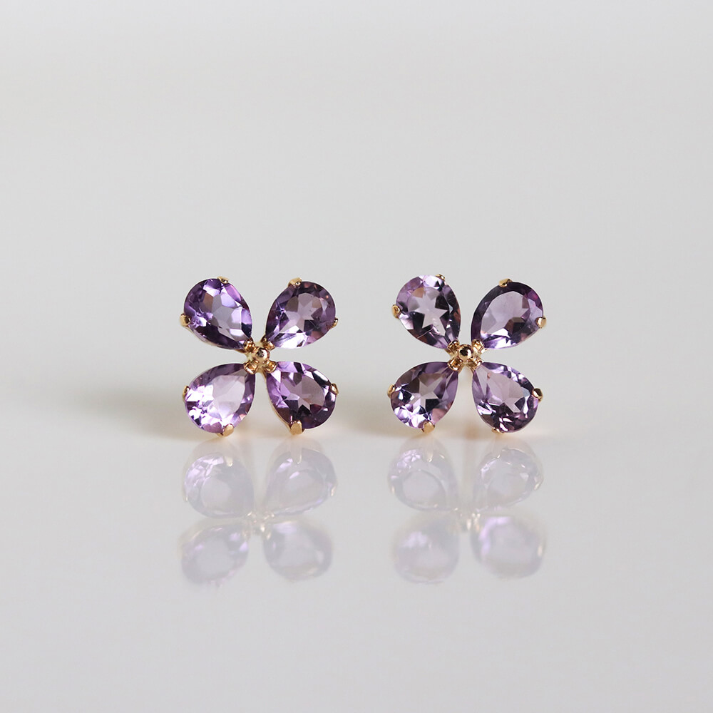 info_cuicui's tweet photo. ライトアメジスト フラワー ピアス | K10YG 【WEB/ランドマーク店限定】

瑞々しい色味が魅力的なライトアメジストであしらった4枚の花びらが鮮やかな煌めき、明るい輝きを見せ、気分を上げてくれるアイテムです。

＊商品を見る＊
https://t.co/DxwJPQJA0x

#cuicui #キュイキュイ https://t.co/sGvd2jRRDE