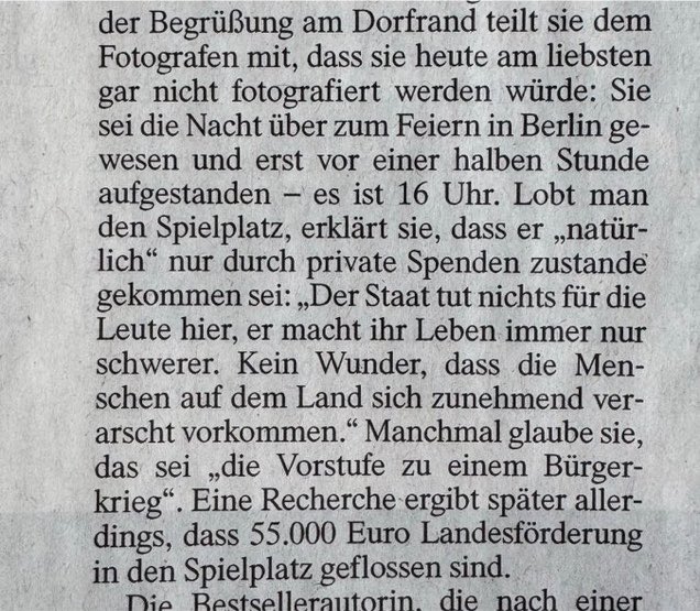 EinAugenschmaus's tweet photo. In meinen Augen ist das keine besonders gute Richtigstellung der falschen Aussage von #JuliZeh. Das „Verstecken“ im Fließtext wirft die Frage auf, warum man sie nicht konfrontiert hat direkt oder vor Abgabe des Artikels. Das ist kein guter Faktencheck. 🙈 @PBahners https://t.co/FIQKNX1MLE