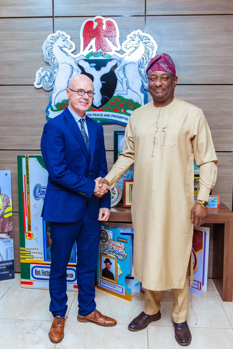 fkeyamo's tweet photo. Yesterday, I played host to the Chargé d'Affaires of the High Commission of Canada to Nigeria, His Excellency David Sproule who led a delegation comprising the Deputy High Commissioner, Carlos Rojas-Arbulú, and the Trade Commissioner, Ms. Funmike Sojinuga, on a working visit.

The purpose of the meeting was to discuss the modalities for the expansion of bilateral air services between both countries, with particular emphasis on creating a framework that would pave the way for the commencement of direct flights between Nigeria and Canada. A high-level meeting of the negotiating teams on both sides is due in about a week from now.