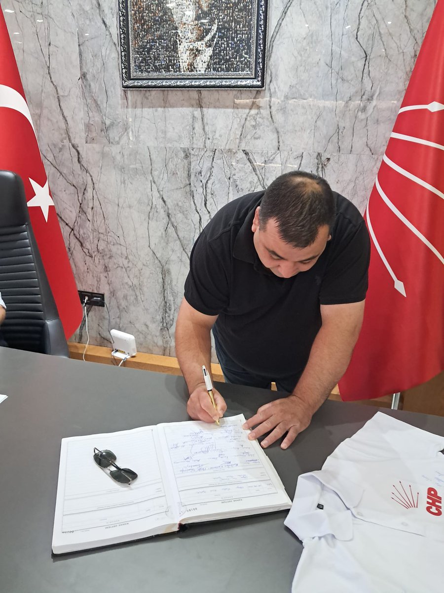 hamdiadanir's tweet photo. Dün itibarıyla uzun süredir üyesi olduğum Cumhuriyet Halk Partisi’nden (CHP) istifa etmiş bulunmaktayım. Bugüne kadar birlikte yol yürüdüğüm, emek veren tüm arkadaşlarıma teşekkür ederim.
#YeniPARTİ #özgürözel #cumhuriyethalkpartisi #istifa https://t.co/vPb8oaLocy