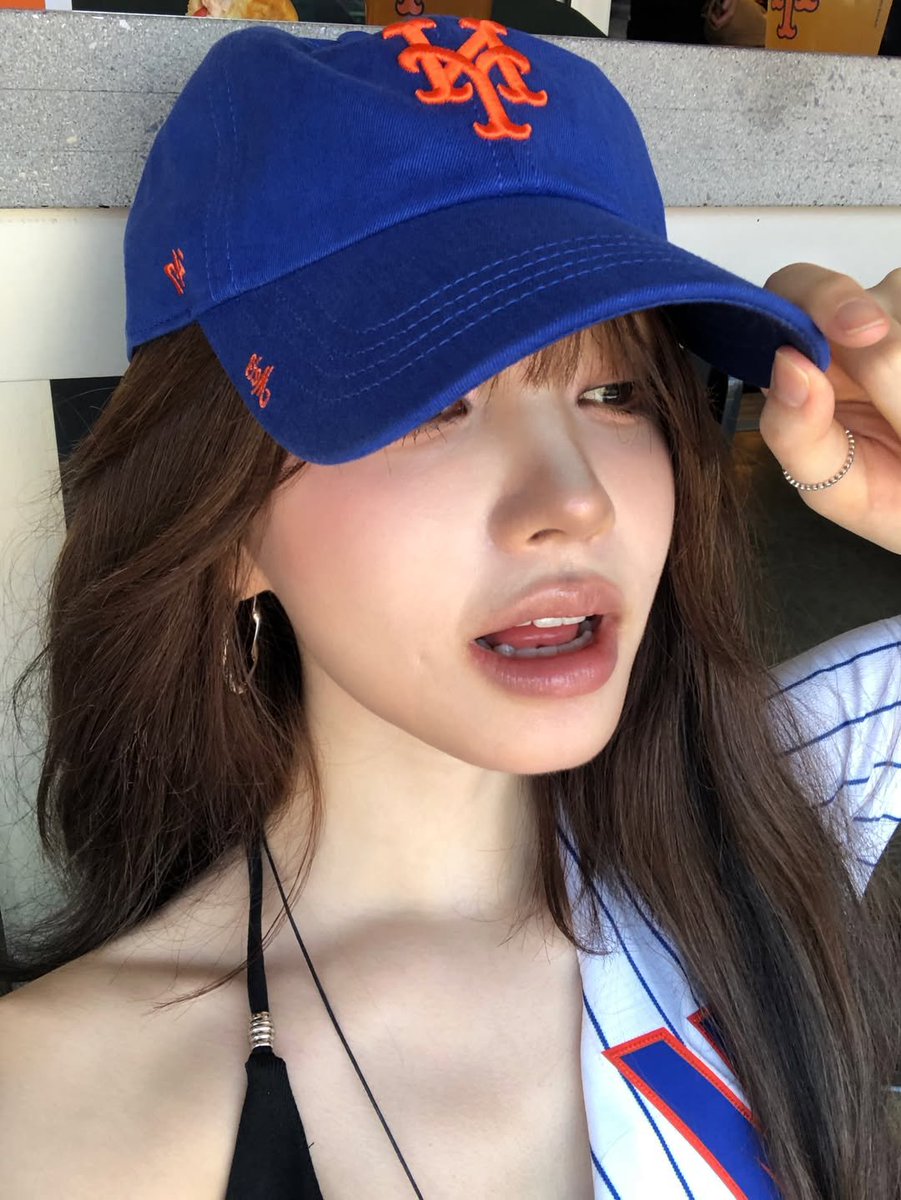 jiwonfeed_'s tweet photo. hello!? shes so baddie!? https://t.co/eXPiLOPZ5Y
