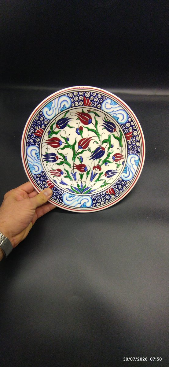 birparcacini's tweet photo. 11 Laleli çini tabak
Kendini bil, kendinden bilme !
#türkcinisanatı #hediyelik #kütahya #tulip #tileart https://t.co/pcIX1xjPmJ
