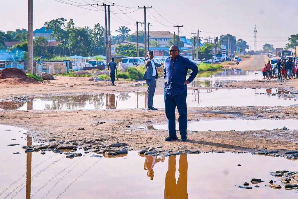 drkenon2's tweet photo. The day Peter Obi posted about how terrible some roads in Nigeria are while Tinubu is awarding contracts for new roads, APC bots were unleashed to attack &amp; insult him as usual

Now that Oshiomhole has told Umahi the same thing, I am yet to see the APC bots unleashed against him🤷‍♂️ https://t.co/XP6tqZ1lUy