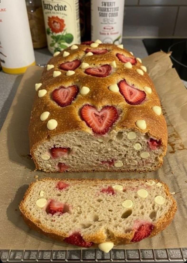 lunecrumbss's tweet photo. strawberry bread cake 🍓🍰 https://t.co/QGfgBEvUus