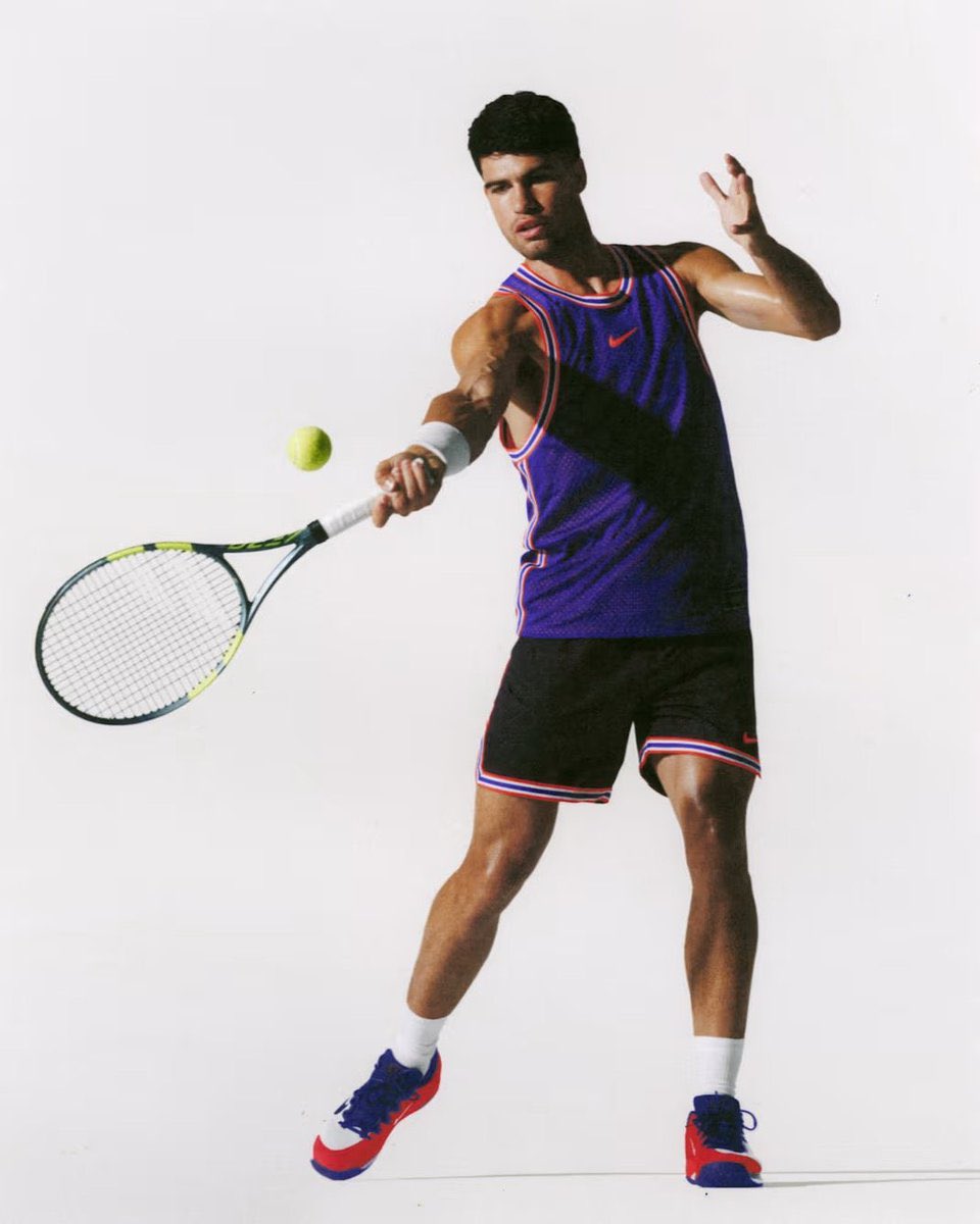 RufiEnLancha's tweet photo. La camiseta de la sesión de noche de Alcaraz en el Us Open. 

AURA de campeón. https://t.co/OC26AixVen