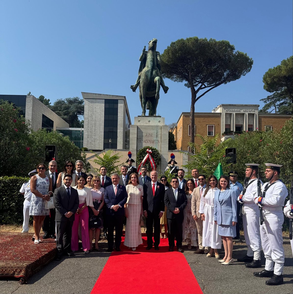 EmbParaguay_ITA's tweet photo. La Embajadora María José Argaña Mateu participó en la celebración de la Fiesta Nacional del Perú, así como en la recepción de bienvenida ofrecida al nuevo Embajador de Honduras ante la República Italiana, en un gesto de cercanía y fraternidad con las naciones hermanas. https://t.co/UpDg6d0L9h