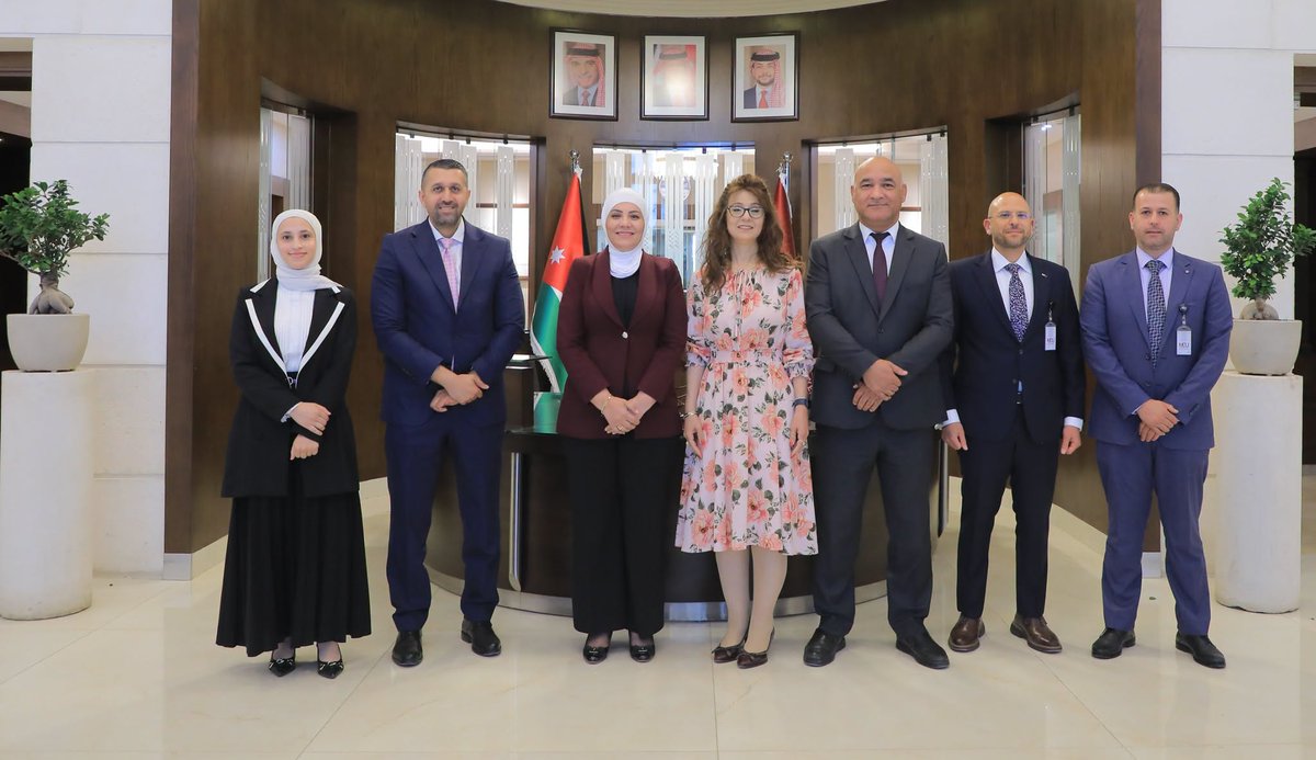 meuedujo's tweet photo. بحثت جامعة الشرق الأوسط ومؤسسة الحسين للسرطان آفاق التعاون المشترك في مجالات الابتكار، والبحث العلمي، والتدريب المتخصص، وتوظيف تطبيقات الذكاء الاصطناعي في تطوير الخدمات الصحية والتعليمية، بما يعزز التكامل بين المعرفة الأكاديمية والممارسة التطبيقية.

تفاصيل أكثر: https://t.co/weFTvyxN5J
#جامعة_الشرق_الأوسط #نعد_القادة