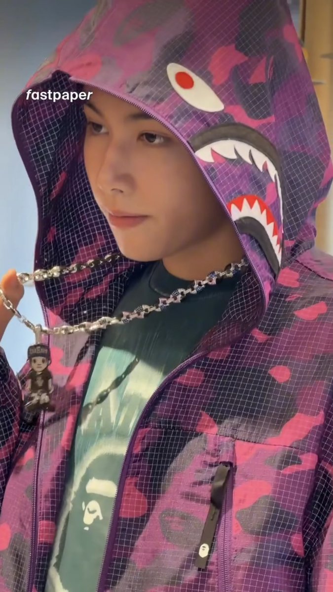 terjemahinRYUL's tweet photo. LNGSHOT’s new character necklaces from BAPE 🤞🏻 https://t.co/AueZ7PTtWk