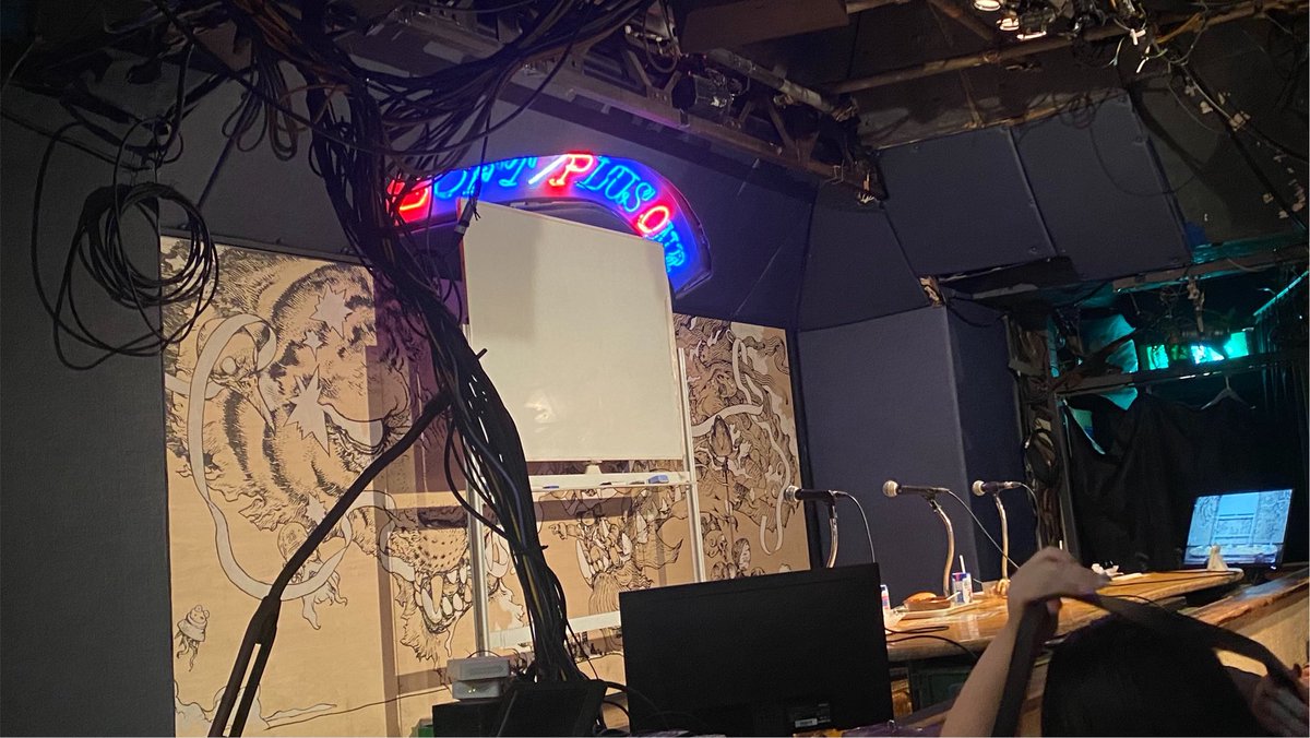 romanolo89's tweet photo. 昨日は初めてのロフトプラスワンでした。画面上でよく見てたやつってなった。学ラン大王よかったっすね。ポットさんのこのために髪切った？くらいに似合ってたな。非常に野球部だった。 https://t.co/RxrneLLWqL