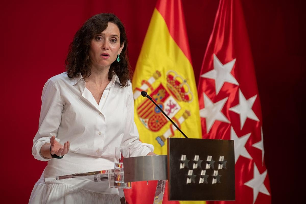remerikos's tweet photo. !! ÚLTIMA HORA !!

La Comunidad de Madrid destinará 30 millones de euros en ayudas a las centenares de viviendas afectadas por los incendios y 6 millones de euros para adquirir un ático de lujo para que viva AYUSO cuando deje de ser nuestra amada Presidenta

Gestionando https://t.co/WNoteJkgFF