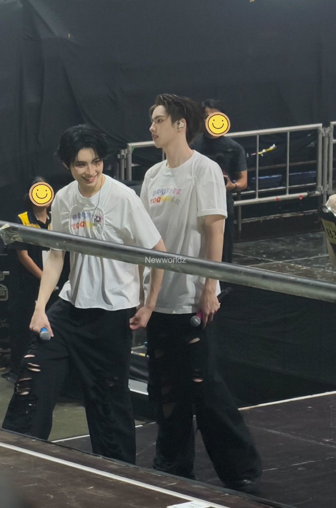 k151020n_'s tweet photo. วันซ้อมก็หนึบวันคอนก็หนึบ เอไปไหน ผมไปด้วย https://t.co/ZAj54KQbVJ