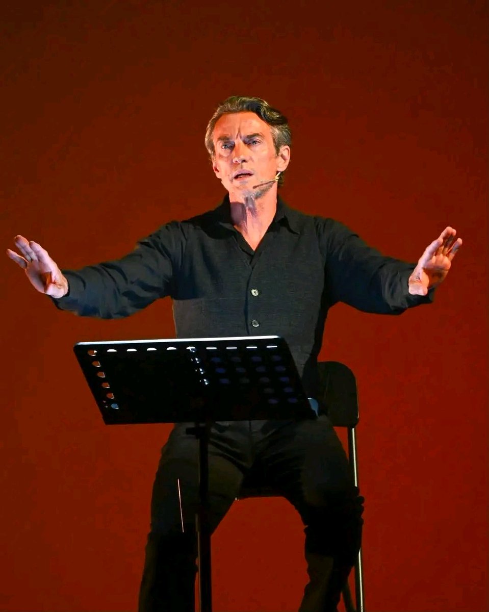 AlessioBoni_FP's tweet photo. Alessio Boni legge Giovanni Pascoli
🌏 Barga giardino della Casa Museo Giovanni Pascoli
🗓️ 10 agosto ore 21.00
📌 Info e prenotazioni (dal lunedì al sabato, h 8-18):
📞 348 7505767
📧 info@fondazionepascoli.it
#GiovanniPascoli #CasaPascoli #AlessioBoni #Barga #10agosto https://t.co/x5BORp6LlS
