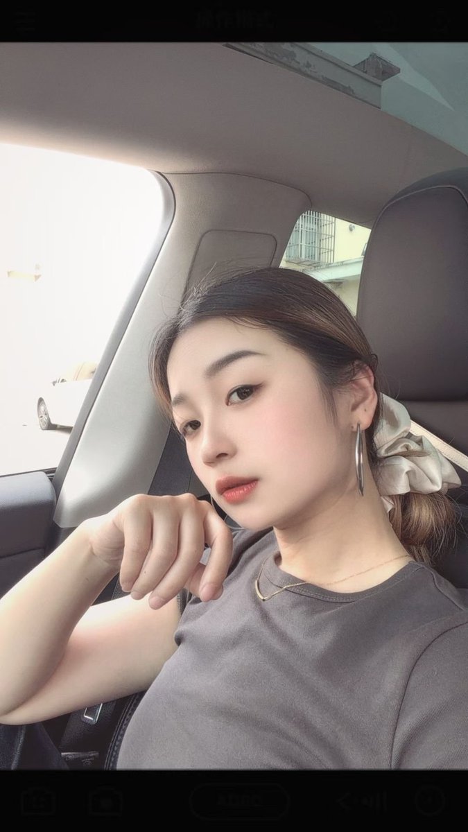 xiaomanyao77's tweet photo. 大姨妈中午被老公叫到地下车库，在车上让我帮他口出来，并且吞掉。我说v500，老公二话不说马上转账。开心😃哈哈 https://t.co/5rAipaQWbJ