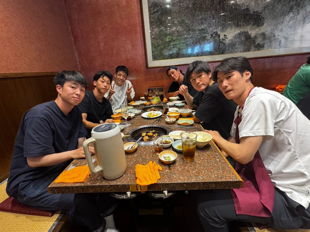 saganofficial17's tweet photo. ＼栄養会が開催されました📣／

先日のお昼に、#大昌園 さんのご好意で、大昌園本店にて、選手、コーチ、スタッフ、フロントスタッフ全員での開幕に向けた栄養会が行われました🗣️

大昌園さんの食事をいただくと勝点が掴めるというジンクスがあるため、開幕戦前に焼肉パワーをもらい、全員で勝利を誓い合いました💪🏻

また、この日にキャプテン、副キャプテン、選手会長の発表もありましたので、このあと17時に発表いたします❕

#ONEHEART未来 で開幕戦勝利を掴みましょう🔥

大昌園さんの密城社長をはじめ、スタッフの皆さま、本当にありがとうございました👏🏻

⚽️２０２６／２７明治安田Ｊ2リーグ開幕戦
『鳥栖市民DAY 2026/27～光が彩るスペシャルナイト～』

📅8/8(土)
⏰19:30キックオフ
🆚#ヴァンフォーレ甲府
🏟#駅前不動産スタジアム
🎫https://t.co/NwhvBgpQSr