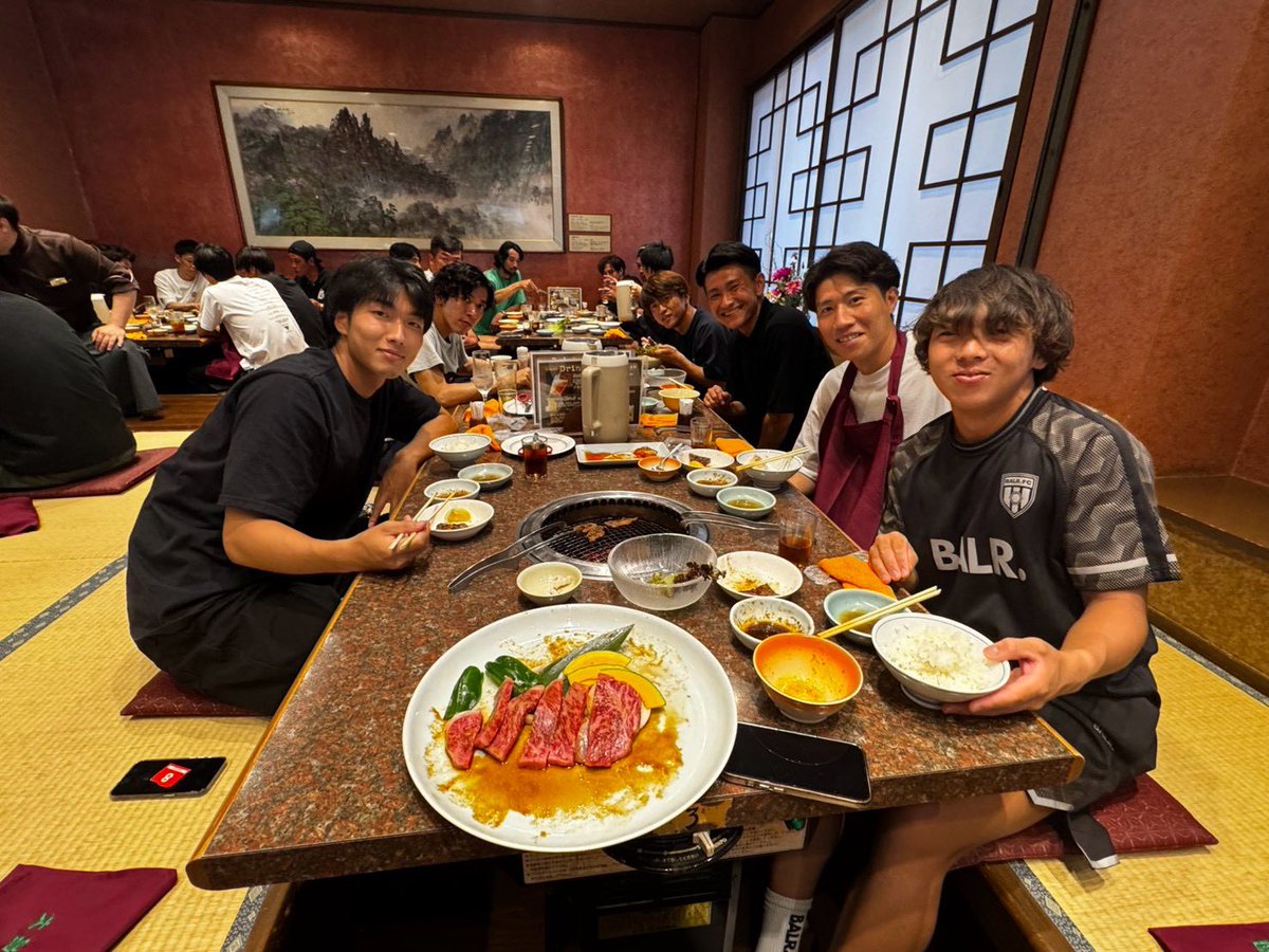 saganofficial17's tweet photo. ＼栄養会が開催されました📣／

先日のお昼に、#大昌園 さんのご好意で、大昌園本店にて、選手、コーチ、スタッフ、フロントスタッフ全員での開幕に向けた栄養会が行われました🗣️

大昌園さんの食事をいただくと勝点が掴めるというジンクスがあるため、開幕戦前に焼肉パワーをもらい、全員で勝利を誓い合いました💪🏻

また、この日にキャプテン、副キャプテン、選手会長の発表もありましたので、このあと17時に発表いたします❕

#ONEHEART未来 で開幕戦勝利を掴みましょう🔥

大昌園さんの密城社長をはじめ、スタッフの皆さま、本当にありがとうございました👏🏻

⚽️２０２６／２７明治安田Ｊ2リーグ開幕戦
『鳥栖市民DAY 2026/27～光が彩るスペシャルナイト～』

📅8/8(土)
⏰19:30キックオフ
🆚#ヴァンフォーレ甲府
🏟#駅前不動産スタジアム
🎫https://t.co/NwhvBgpQSr