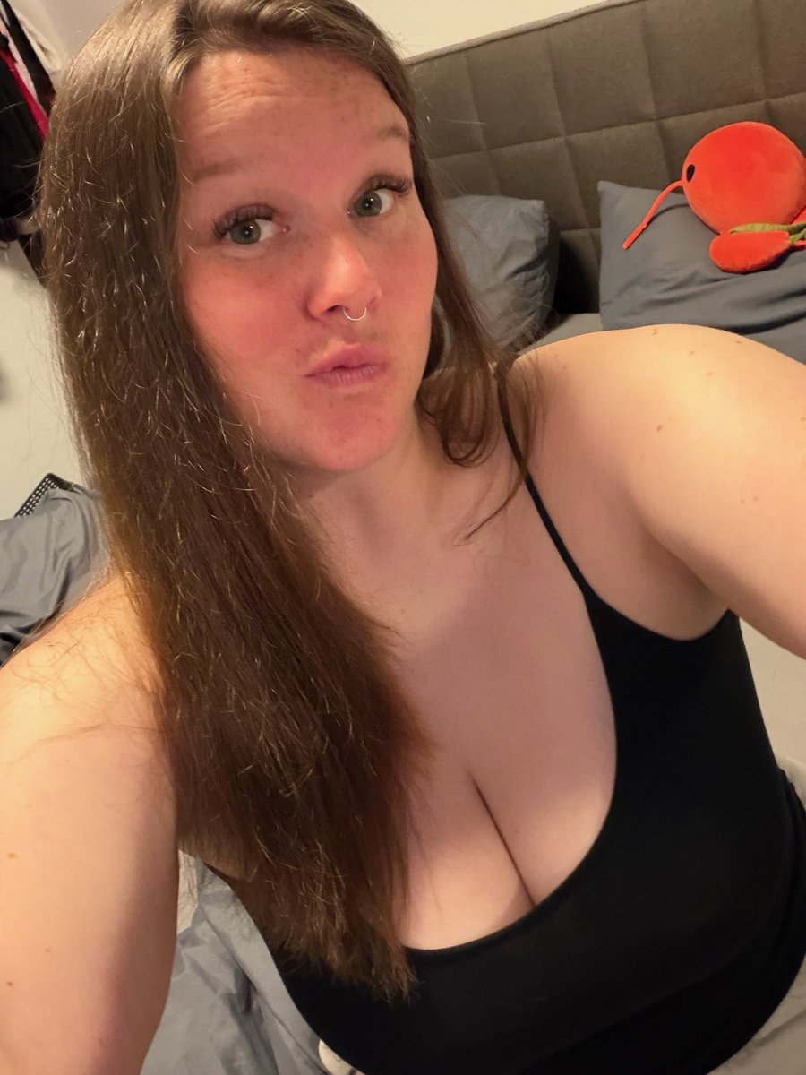 cozyymaddy's tweet photo. me for breakfast lunch or dinner?🤔 https://t.co/1zg4G61M2l