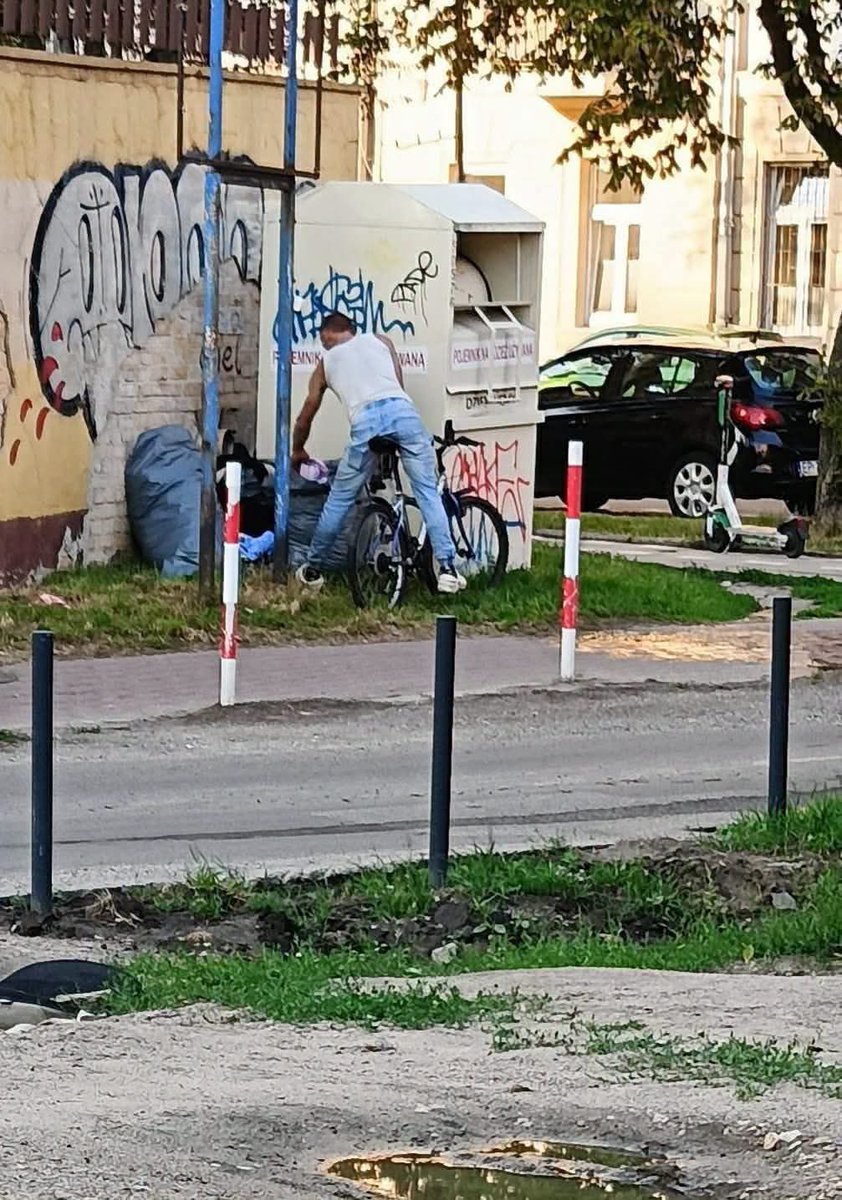karatemajster's tweet photo. Fala imigracji do Polski przybrała już taką skalę,  że przyleciał nawet CJ z San Andreas. https://t.co/E3MFw1dI4R
