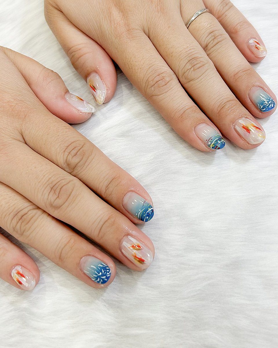 Qunt_nail's tweet photo. #ネイル #ネイルデザイン
定額ネイルの色違いです。
好きなカラーの水風船にして夏気分をあげてみませんか？🎆 https://t.co/287Sj2jgVu